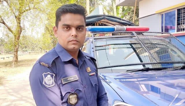 ঠাকুরগাঁও ডিসি অফিসে নিয়োগ কেলেংকারী, ডিসির বডিগার্ড প্রত্যাহার, ডিসিকেও প্রত্যাহারের দাবি