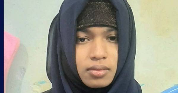 ফুফু রহিমার ষড়যন্ত্রে পিতৃপরিচয় থেকে বঞ্চিত স্কুল শিক্ষার্থী দ্বীনমনি