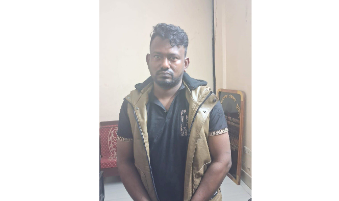 ১৯ টি মামলার আসামি টাইগার মোমেন গ্রেফতার