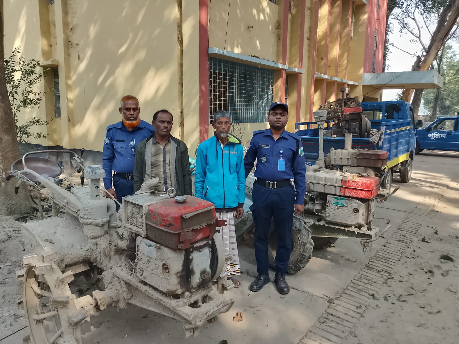 নওগাঁয় চারটি পাওয়ার টিলার ও একটি মিনি পিকআপ উদ্ধার, গ্রেফতার ২